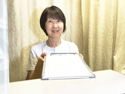 受付　女性スタッフ